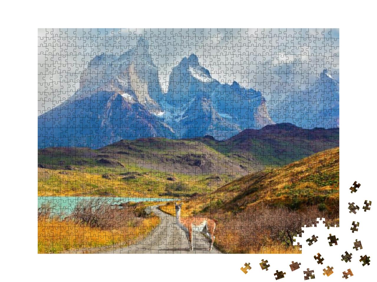 Puzzle 1000 Teile „Gipfel von Los Kuernos über dem Lake Pehoe, Patagonien, Chile“