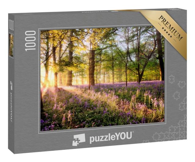Puzzle 1000 Teile „Wunderschöne Glockenblumen im Wald bei Sonnenaufgang“