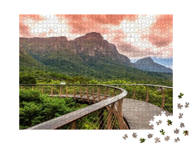 Puzzle 1000 Teile „Kirstenbosch National Park mit Tree Canopy Walkway und Tafelberg, Südafrika“