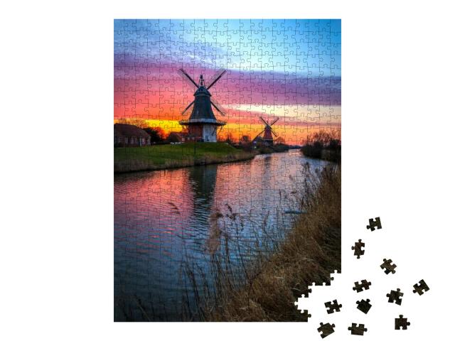 Puzzle 500 Teile „Zwillingsmühlen von Greetsiel, Ostfriesland bei Sonnenaufgang“