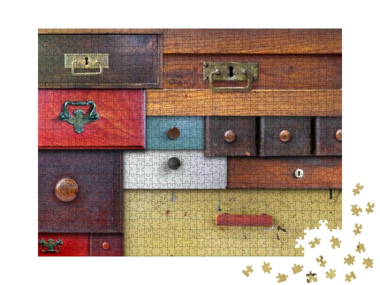 Puzzle 1000 Teile „Verschiedene alte Schubladen in unterschiedlichen Farben, Holz- und Messinggriffe“