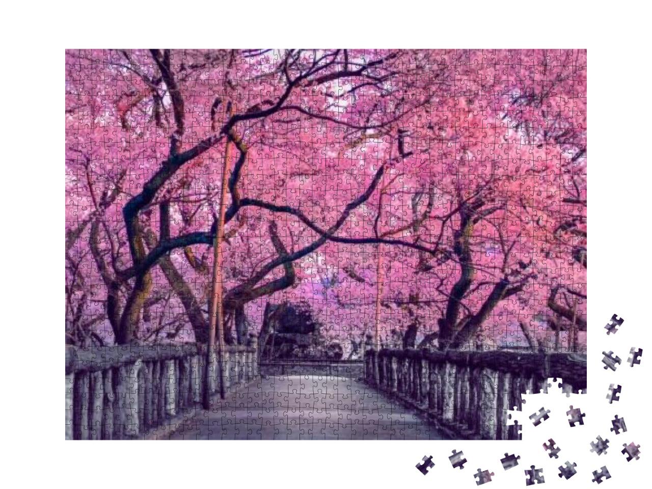 Puzzle 1000 Teile „Wunderschöne Kirschblüte über einer alten Holzbrücke, Japan“