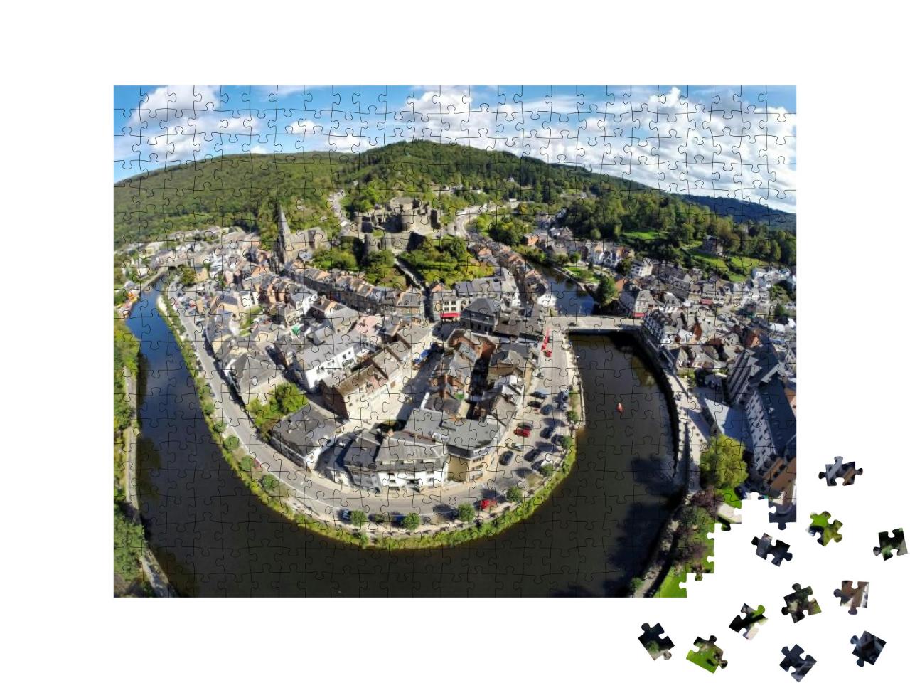 Puzzle 500 Teile „Luftaufnahme der belgischen Stadt La Roche-en-Ardenne mit Fluss Ourthe“