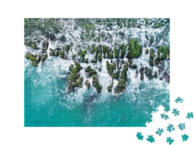 Puzzle 500 Teile „Luftaufnahme des Laomei Green Reef an der Nordküste von Taiwan“