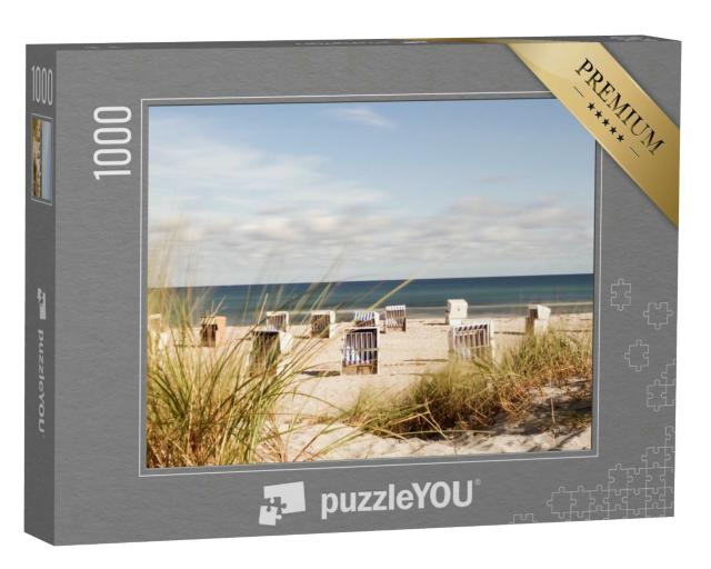 Puzzle 1000 Teile „Strandkörbe an der Ostsee, Fokus auf das Dünengras im Vordergrund“