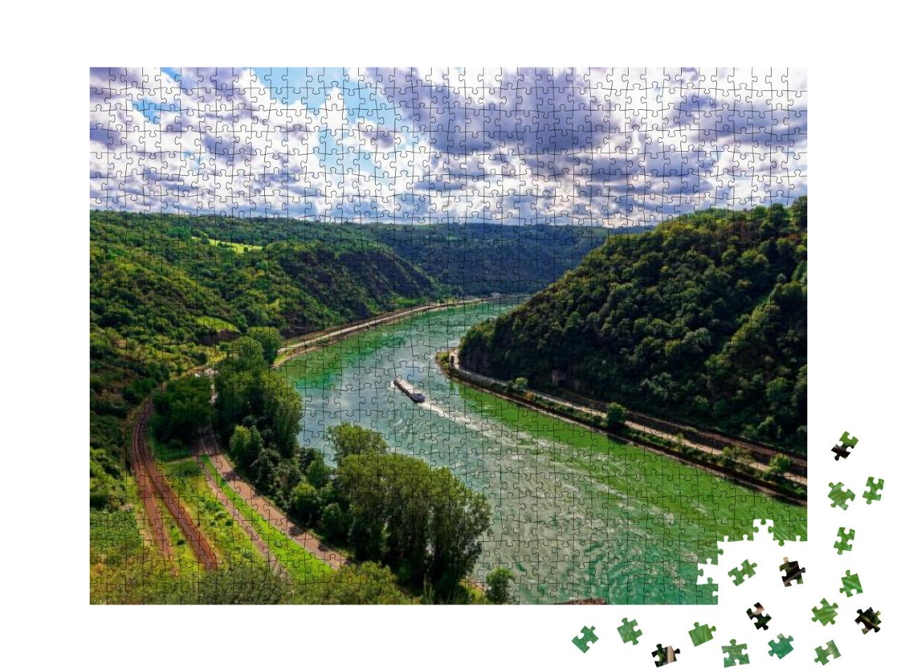 Puzzle 1000 Teile „Blick von der Loreley auf den Rhein bei St. Goarshausen, Oberes Mittelrheintal“