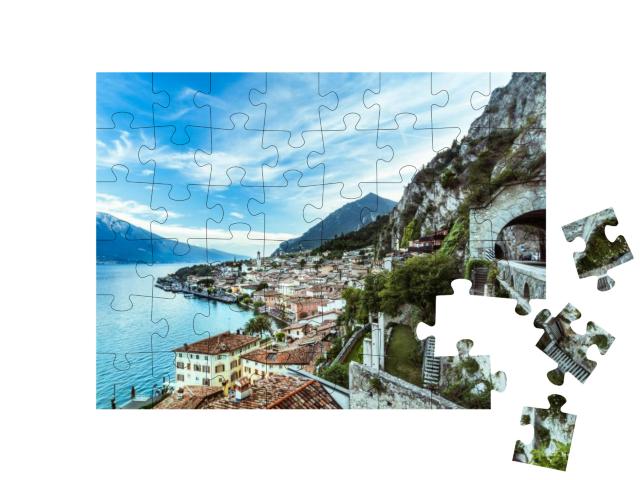 Puzzle 48 Teile „Wunderschönes Panorama von Limone sul Garda am Gardasee“
