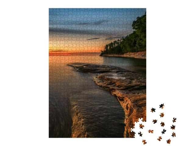 Puzzle 1000 Teile „Sonnenuntergang am Pictured Rocks National Lakeshore, Lake Superior, Michigan“