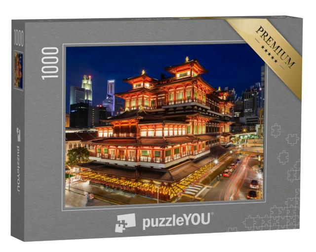 Puzzle 1000 Teile „Der Tempel der Buddha-Zahnreliquie mit Skyline von Singapur bei Nacht“