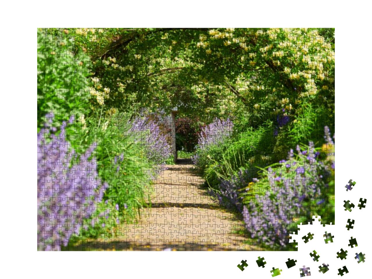 Puzzle 1000 Teile „Gartenweg in einem englischen Landschaftsgarten“