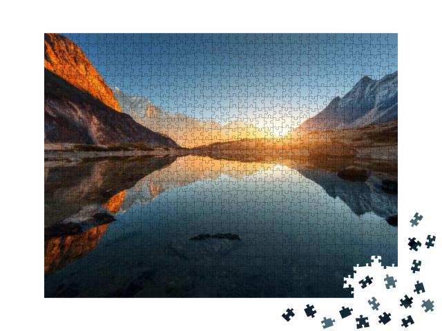 Puzzle 1000 Teile „Landschaft mit hohen Felsen mit beleuchteten Gipfeln, Himalaya“