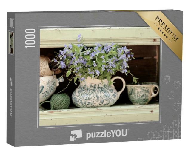 Puzzle 1000 Teile „Blaue Wildblumen im antiken Vintage-Krug, große Tasse, Shabby-Look“