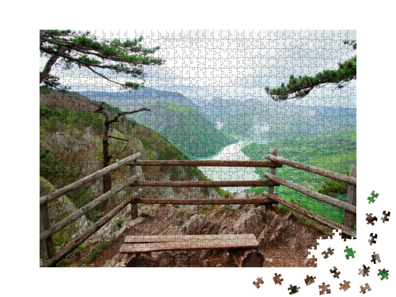 Puzzle 1000 Teile „Serbien: Landschaft mit Fluss Drina, Berg und See“