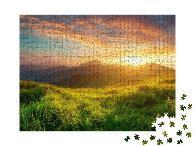 Puzzle 1000 Teile „Bergtal im stimmungsvollen Sonnenaufgang“