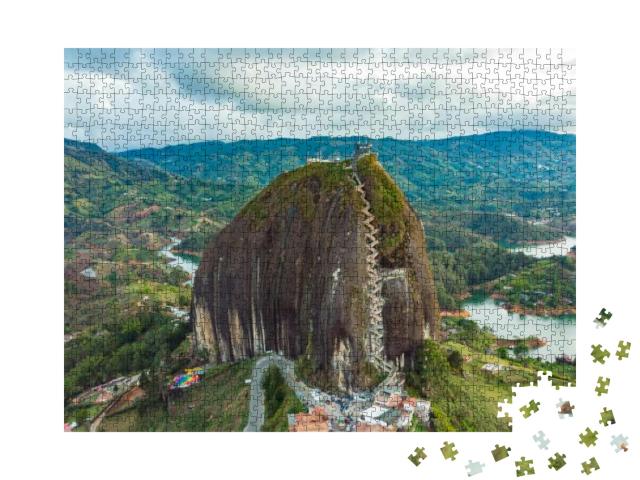 Puzzle 1000 Teile „Unglaubliche Treppe: Granitfelsen in Guatape, Kolumbien“