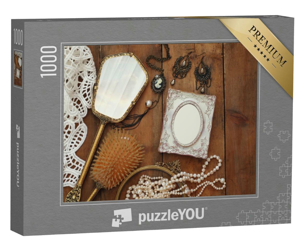 Puzzle 1000 Teile „Fotomontage: Spiegel, Bürste, Ketten, Perlen, Ohrringe, Spitzendecke“