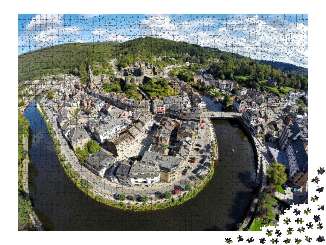 Puzzle 2000 Teile „Luftaufnahme der belgischen Stadt La Roche-en-Ardenne mit Fluss Ourthe“