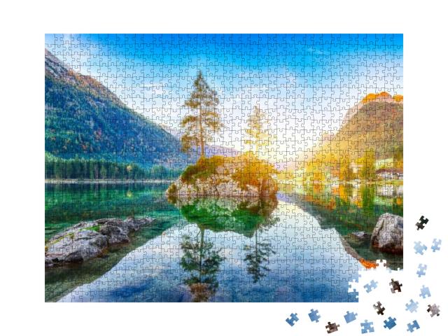 Puzzle 1000 Teile „Sonnenaufgang über dem klaren Hintersee. Im Hintergrund Ramsau, Bayern“