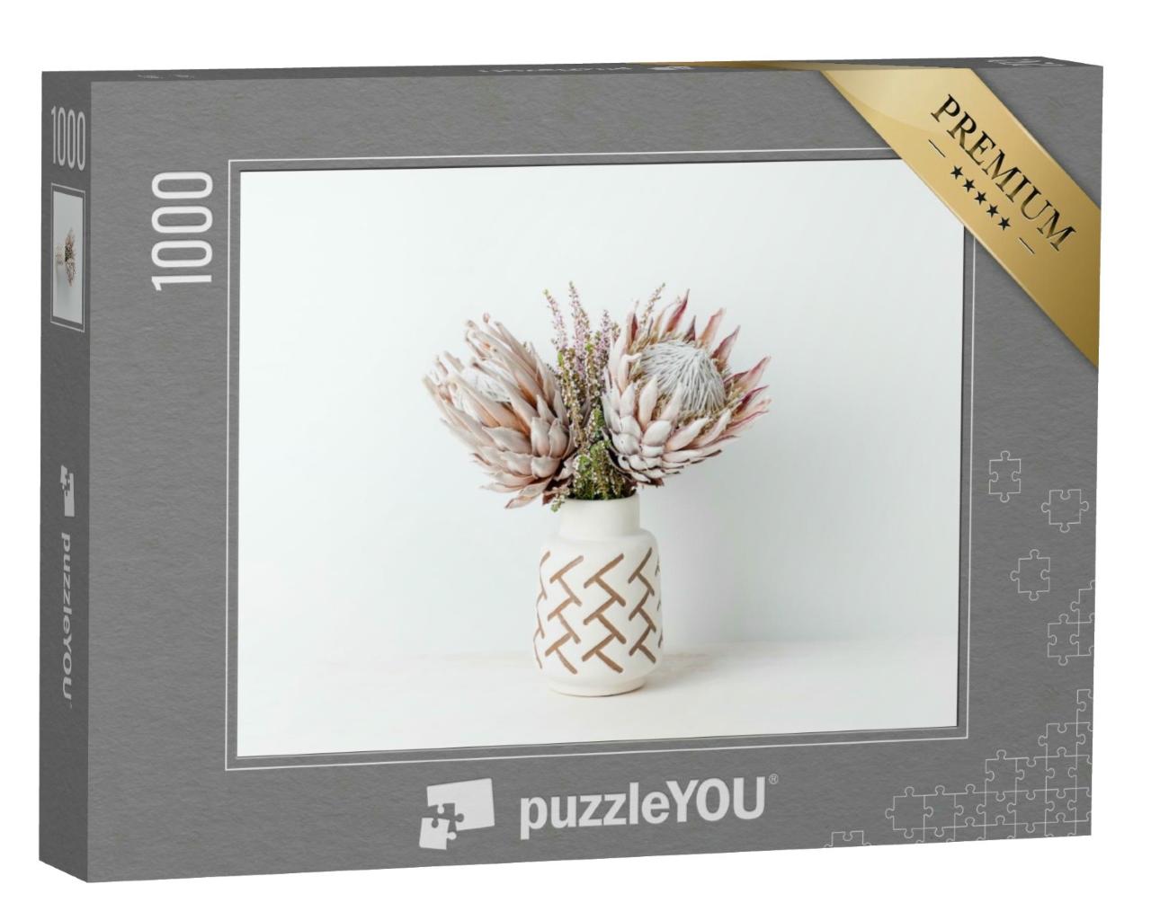 Puzzle 1000 Teile „Blumenarrangement: getrocknete, rosa King Proteas“