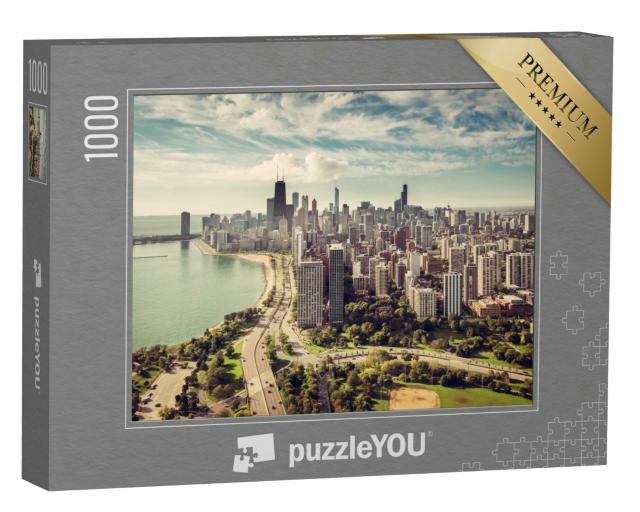 Puzzle 1000 Teile „Chicago: Skyline mit Straße am Strand aus der Luft“
