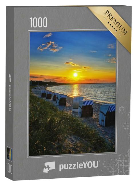 Puzzle 1000 Teile „An der Ostsee: Strandkörbe und Sonnenuntergang in Glowe, Mecklenburg-Vorpommern“