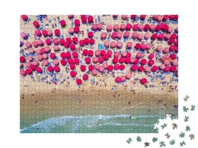 Puzzle 1000 Teile „Tropischer Strand mit bunten Sonnenschirmen, Luftaufnahme“
