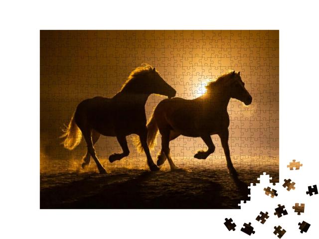 Puzzle 500 Teile „Silhouette zweier galoppierender Haflingerpferde in abendlicher Atmosphäre“