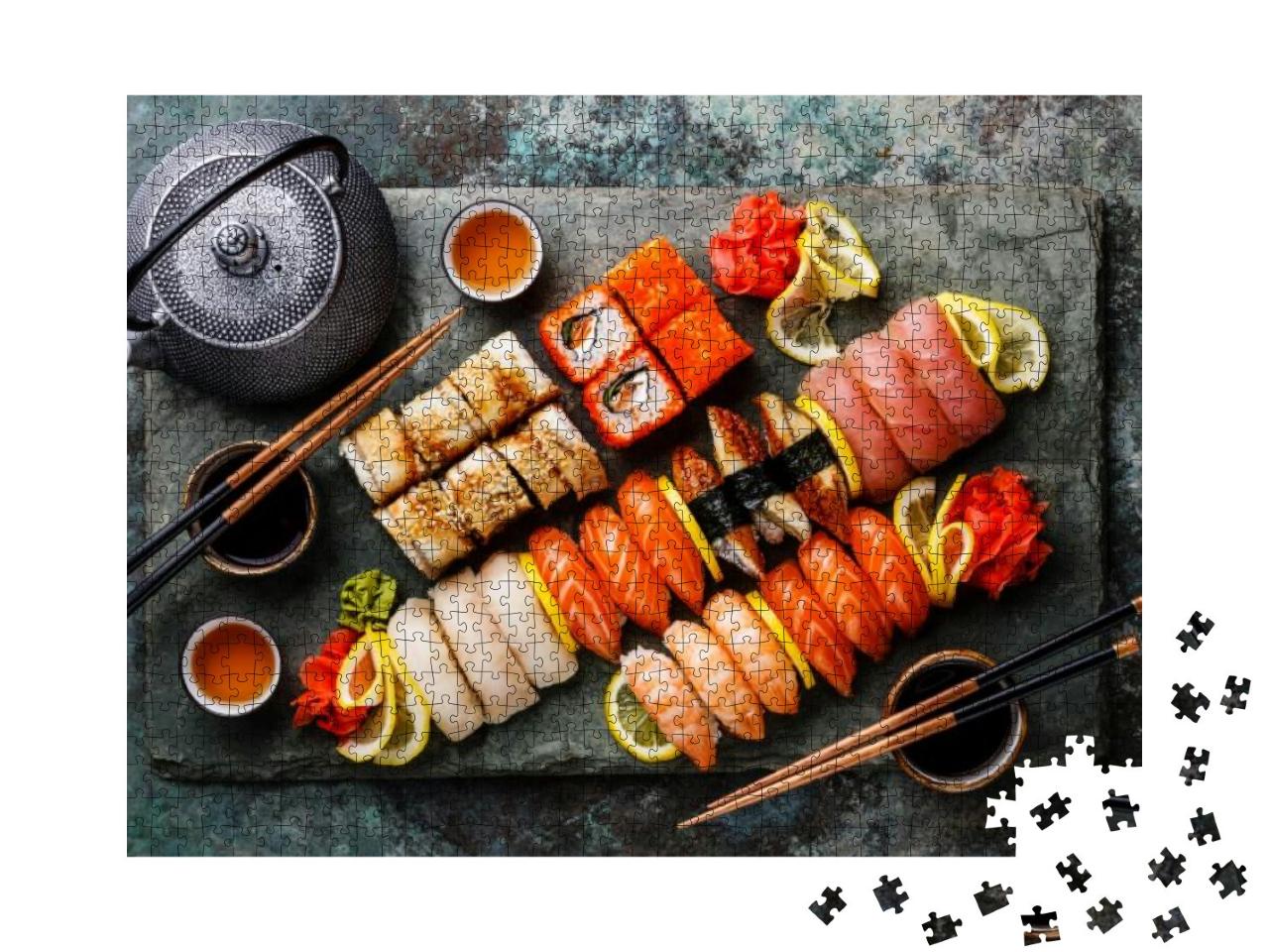 Puzzle 1000 Teile „Sushi-Set Nigiri und Sushi-Rollen mit Tee serviert auf grauem Schiefer“