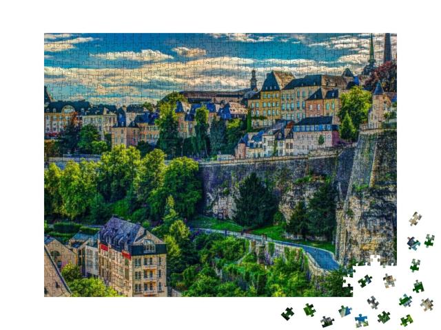 Puzzle 1000 Teile „Sommerliches Panorama: Luxemburg Stadt aus der Luft“