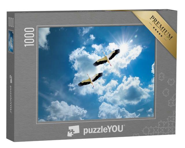 Puzzle 1000 Teile „Zwei Störche am sonnigen Himmel auf dem Weg in die Heimat“