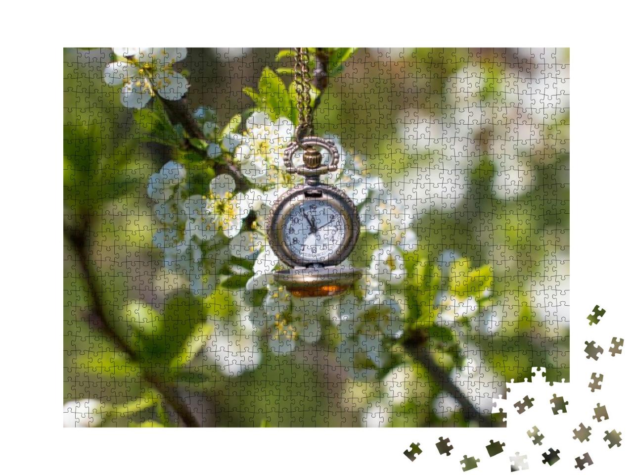 Puzzle 1000 Teile „Eine tickende Uhr vor einem Hintergrund mit blühenden Bäumen, Natur“