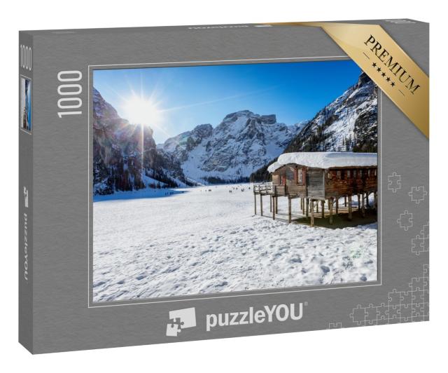 Puzzle 1000 Teile „Pragser Wildsee an einem kalten Wintermorgen mit Schnee, Italien“