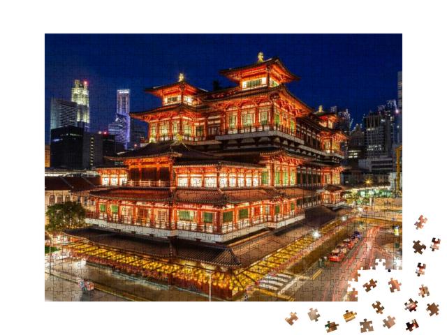 Puzzle 1000 Teile „Der Tempel der Buddha-Zahnreliquie mit Skyline von Singapur bei Nacht“
