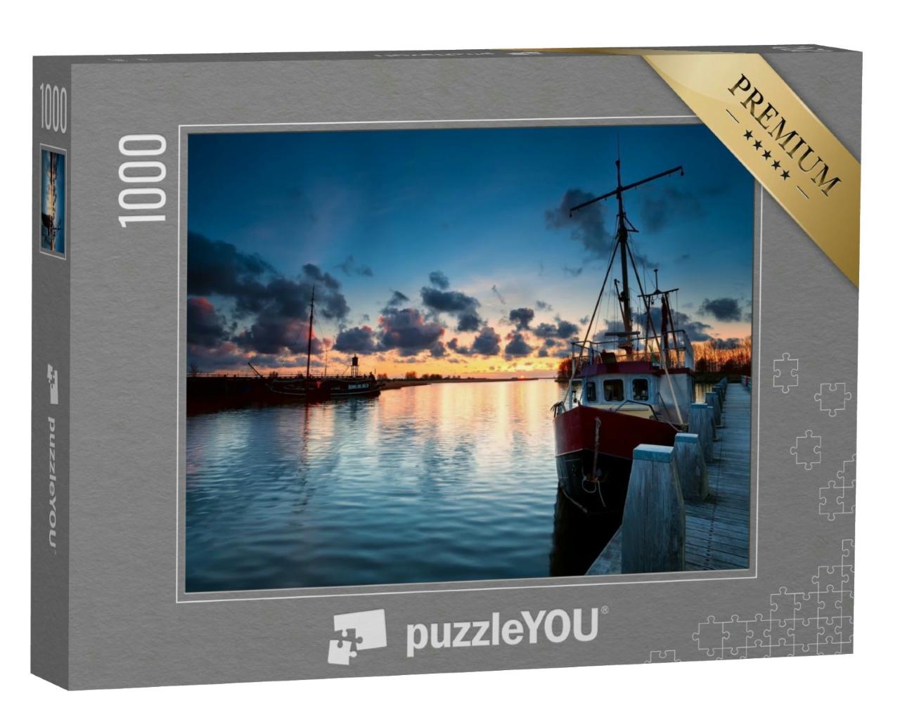 Puzzle 1000 Teile „Fischerboote bei Sonnenuntergang in Zoutkamp, Niederlande“