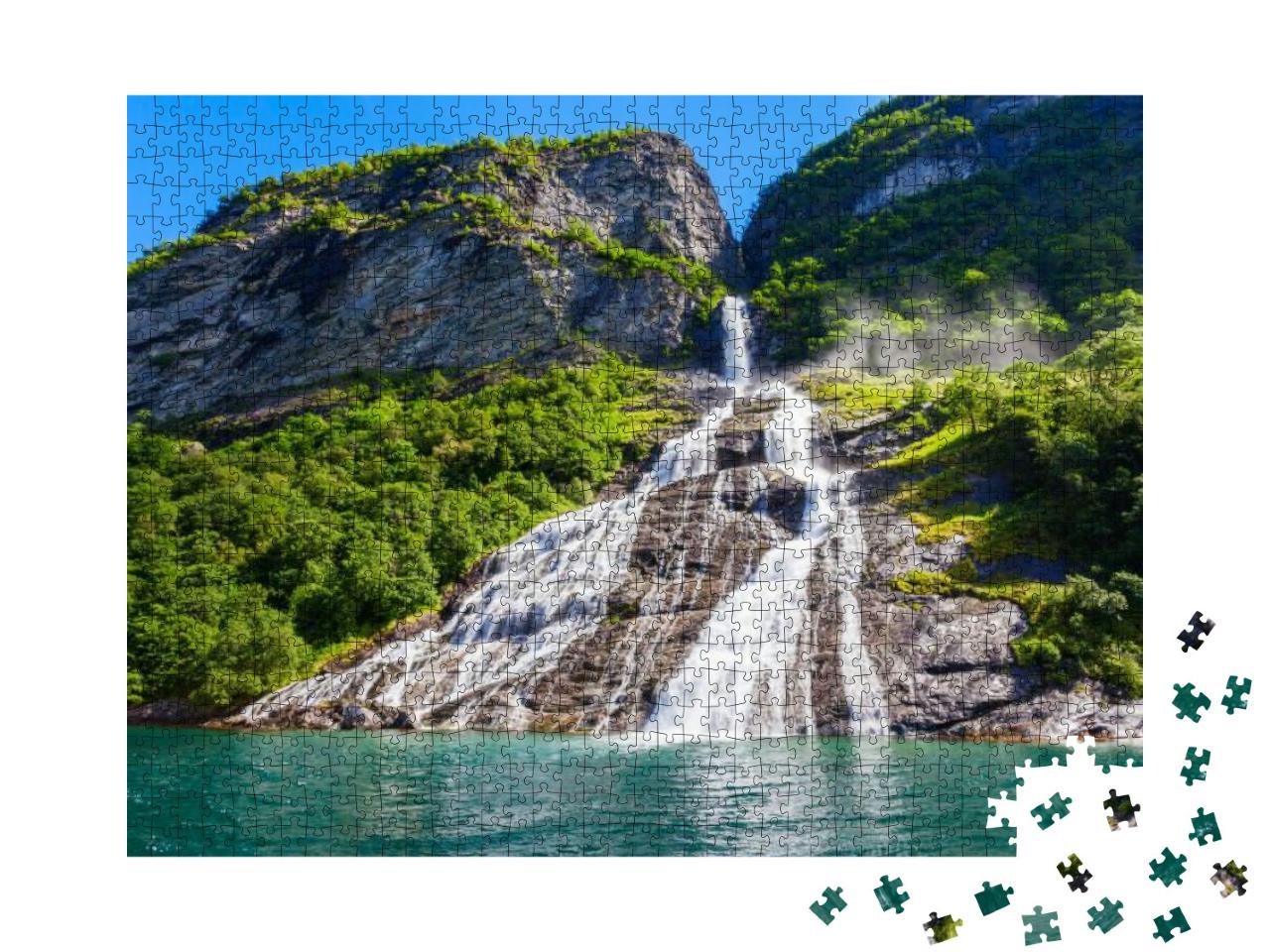 Puzzle 1000 Teile „Geirangerfjord: Sieben-Schwestern-Wasserfall, Geiranger, Norwegen“