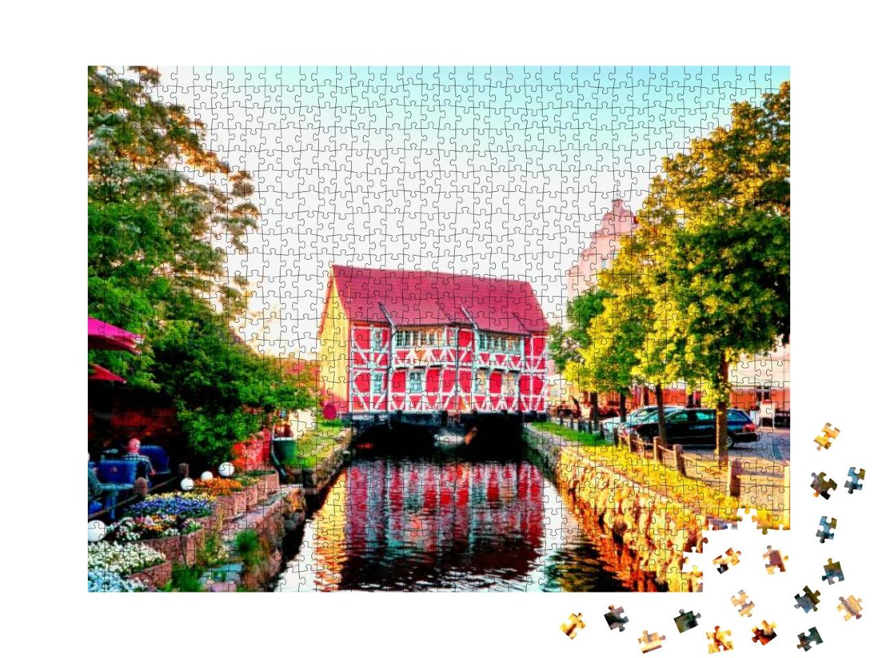 Puzzle 1000 Teile „Rotes Fachwerkhaus in Wismar am Kanal, Deutschland“