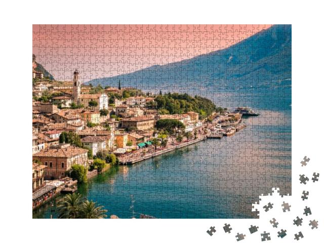 Puzzle 1000 Teile „Limone sul Garda, eine kleine Stadt am Gardasee, Italien“