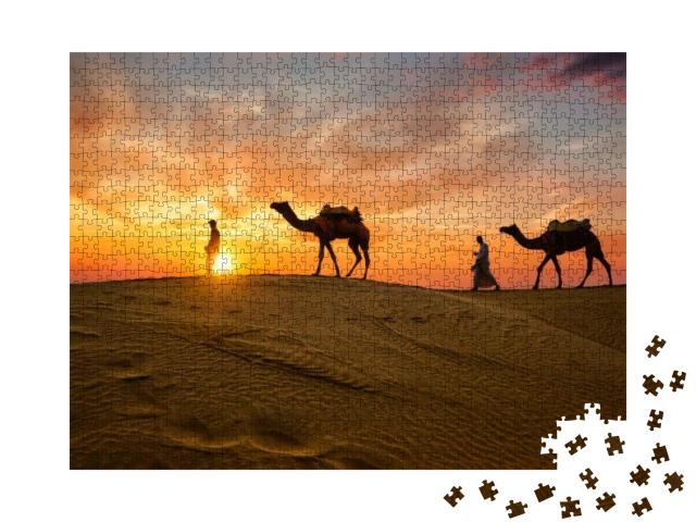 Puzzle 1000 Teile „Indische Kameltreiber, Beduinen mit Kamelen, Silhouetten in den Sanddünen, Indien“