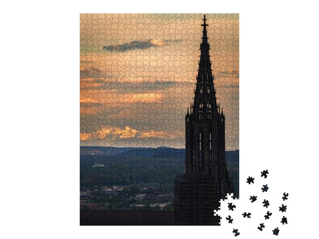 Puzzle 1000 Teile „Ulmer Münster, Sonnenuntergang, Panorama Bergkette“