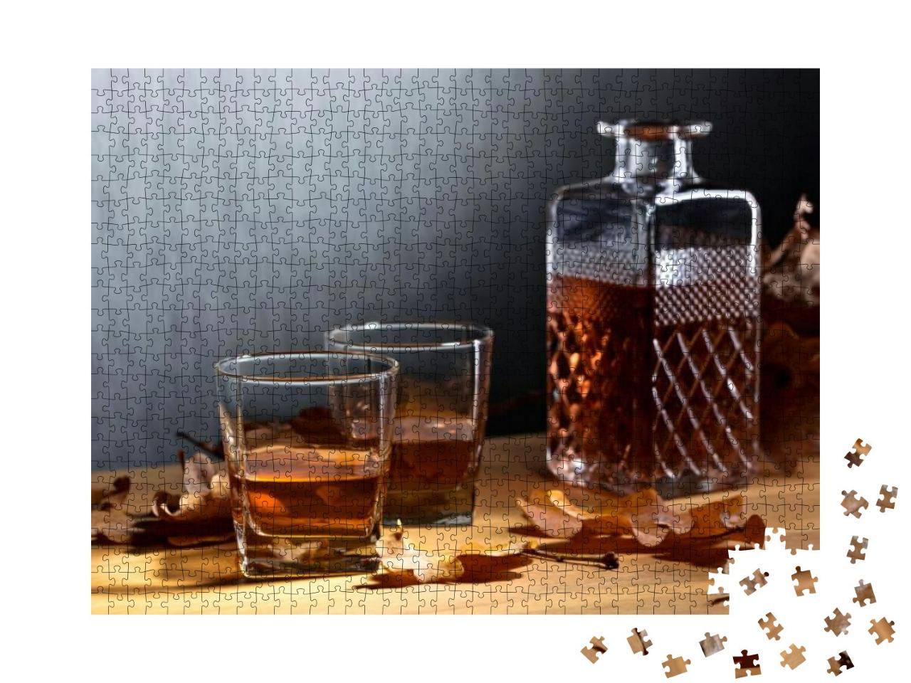 Puzzle 1000 Teile „Whiskey und vertrocknete Eichenblätter auf einem alten Holztisch“