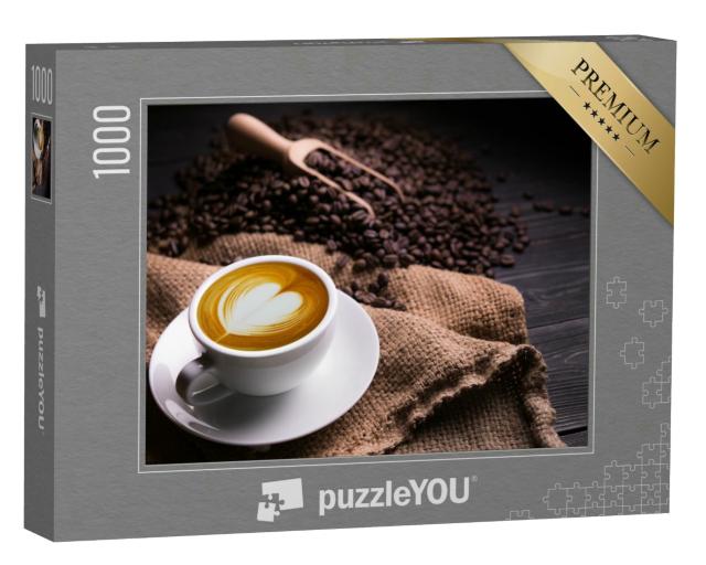 Puzzle 1000 Teile „Tasse Kaffee mit Milchschaum-Herz, im Hintergrund geröstete Kaffeebohnen“