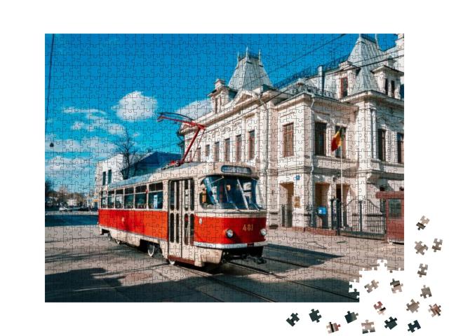 Puzzle 1000 Teile „Moskau: Oldtimer-Straßenbahn auf der Straße im historischen Stadtzentrum“