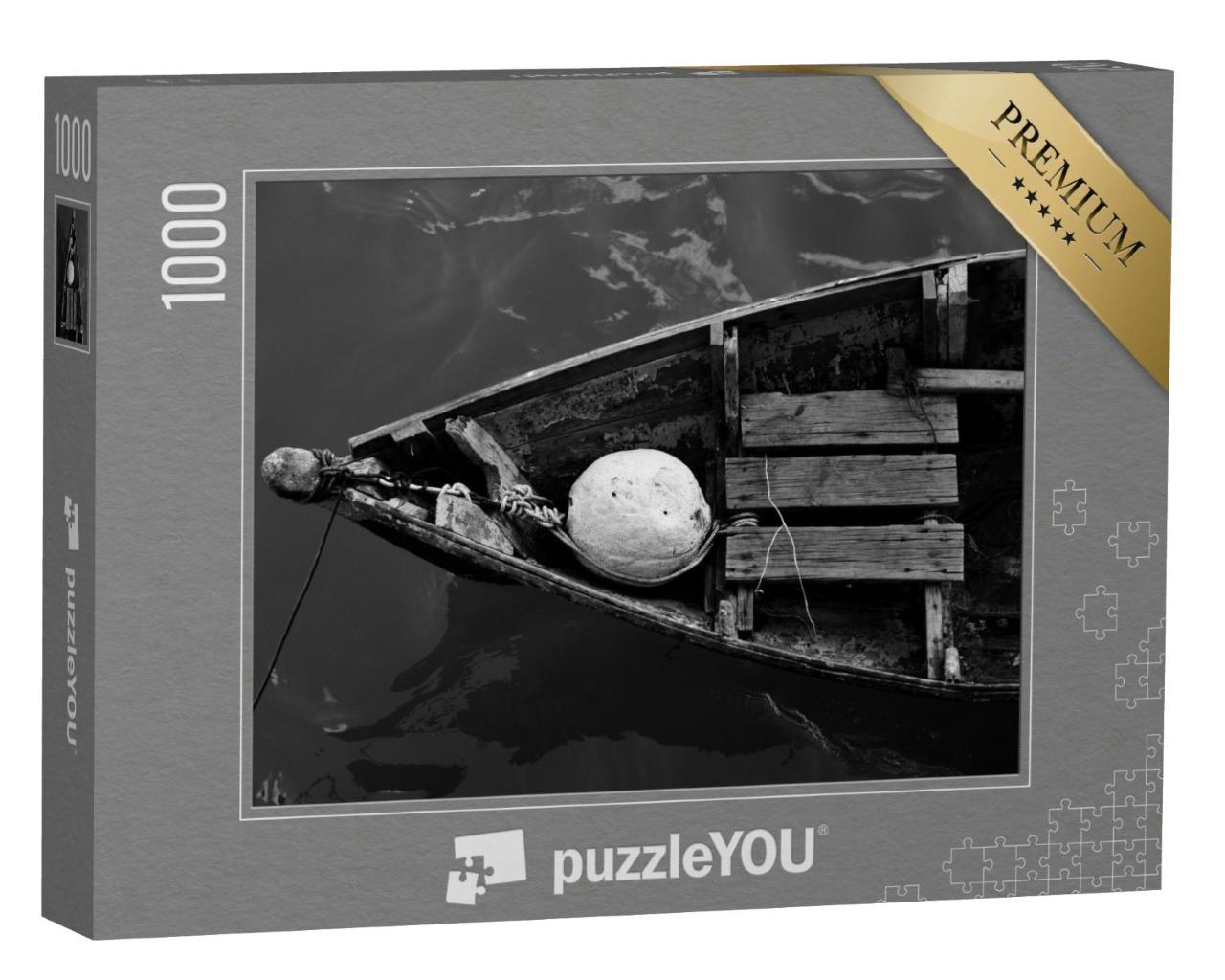 Puzzle 1000 Teile „Vertäutes altes Fischerboot, schwarz-weiß“