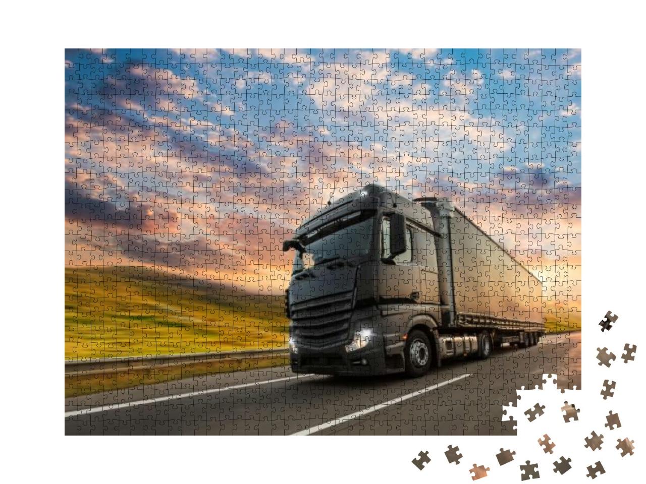 Puzzle 1000 Teile „Schwarzer LKW mit Container auf der Autobahn vor dem Sonnenuntergang“