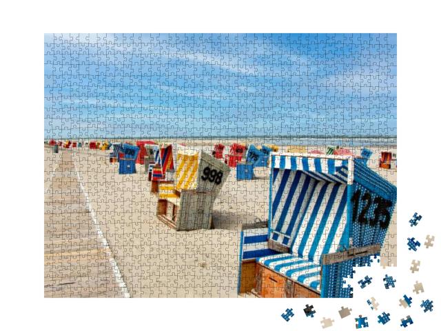 Puzzle 1000 Teile „Strandkörbe an einem Sandstrand mit blauem Himmel, Langeoog, Niedersachsen“
