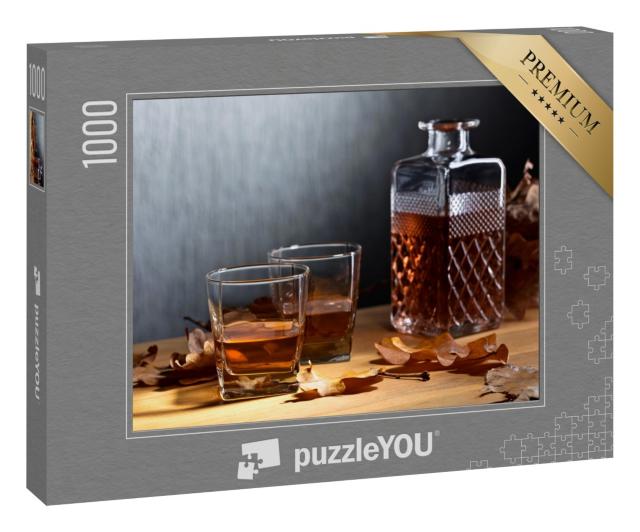 Puzzle 1000 Teile „Whiskey und vertrocknete Eichenblätter auf einem alten Holztisch“