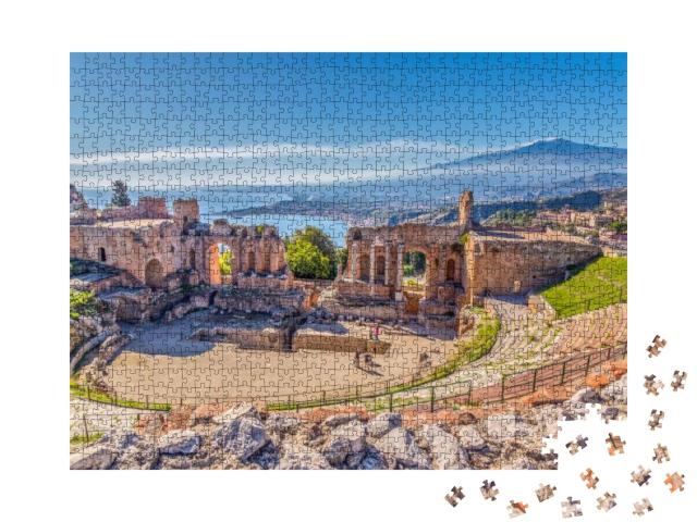 Puzzle 1000 Teile „Antikes griechisches Theater in Taormina vor dem Vulkan Ätna, Sizilien, Italien“