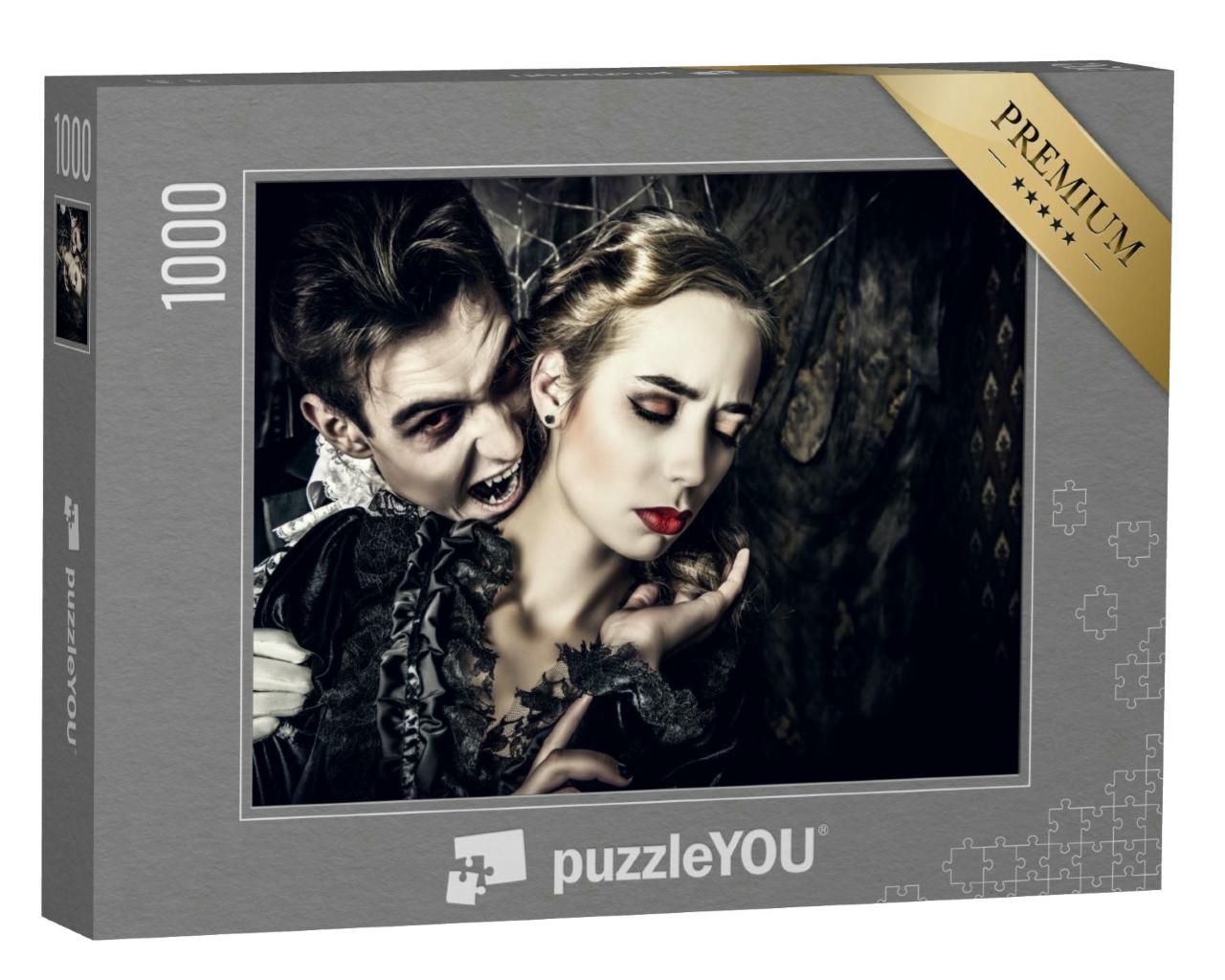 Puzzle 1000 Teile „Blutrünstiger männlicher Vampir in mittelalterlicher Kleidung beißt eine schöne Dame“