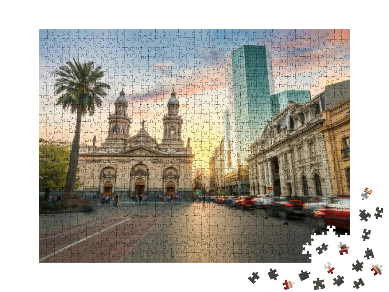 Puzzle 1000 Teile „Plaza de Armas: Santiago Metropolitan Cathedral bei Sonnenuntergang, Chile“