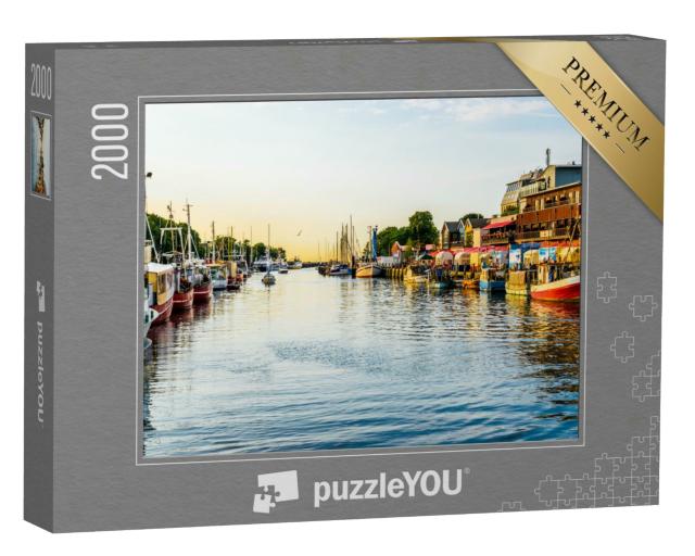 Puzzle 2000 Teile „Kanal mit Schiffen und Ostsee in Warnemünde, Rostock, Deutschland“